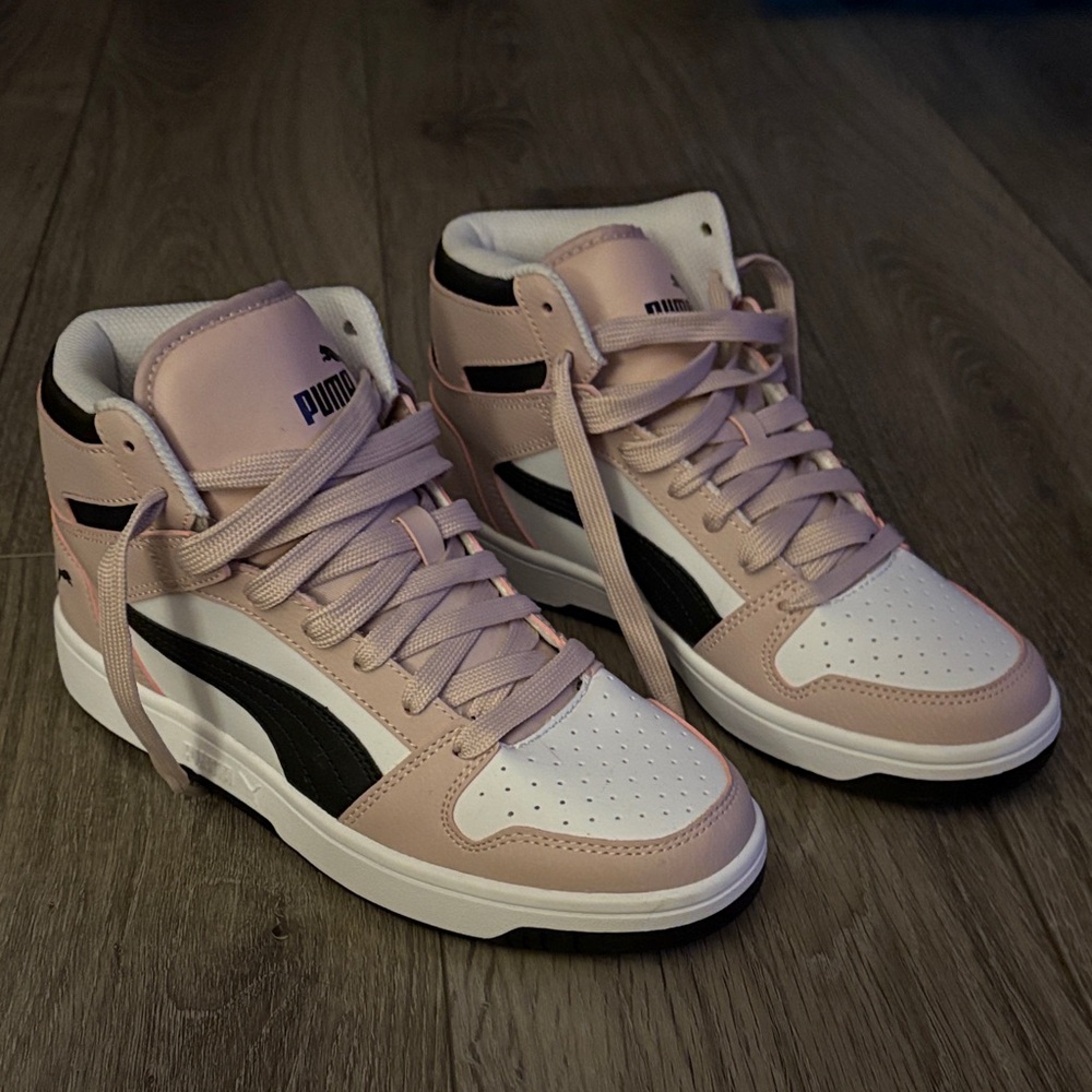 Puma Women's Pink and Black Sneakers